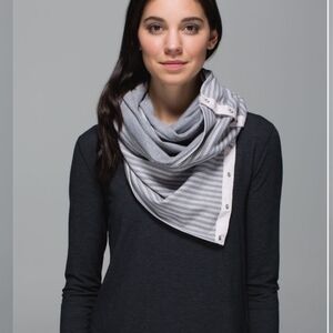 Lululemon Reversible Rulu Vinyasa Infinity Scarf Snap Closure Strape Solid Gray